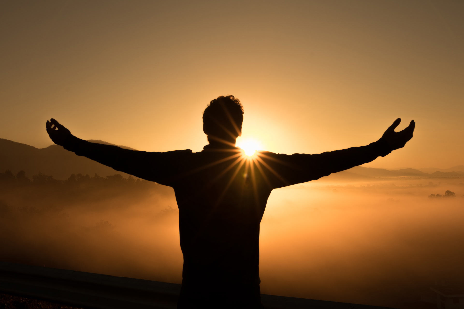 Person vor Sonnenuntergang